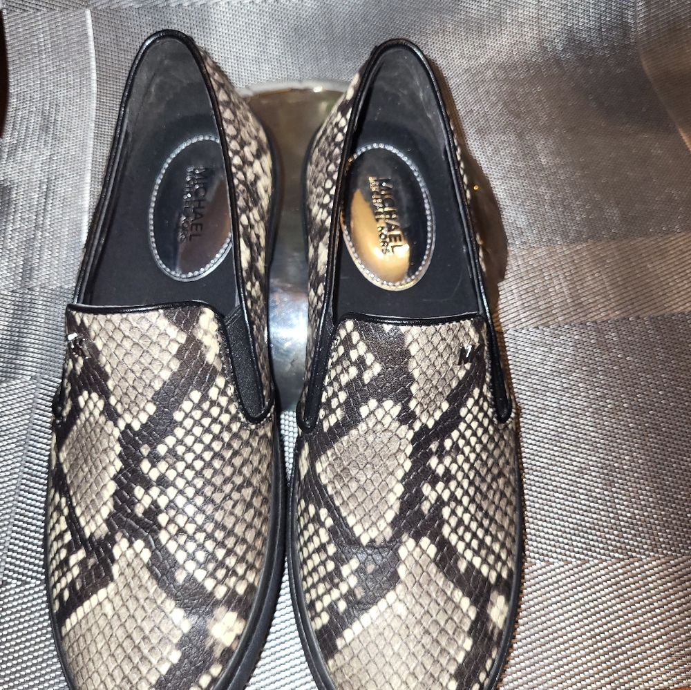 Womans  sz 7.5